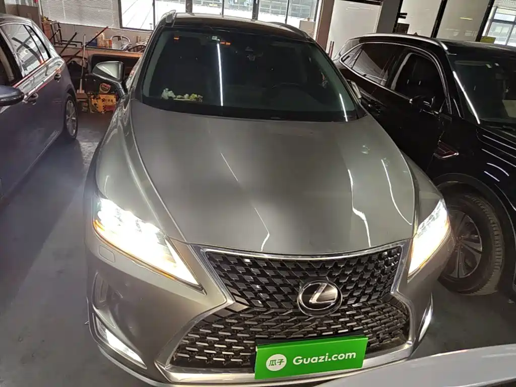 Фото 3 - Lexus RX