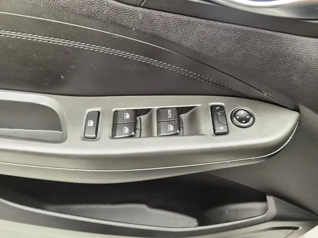 Фото 9 - Wuling Motors Wuling Hongguang S3