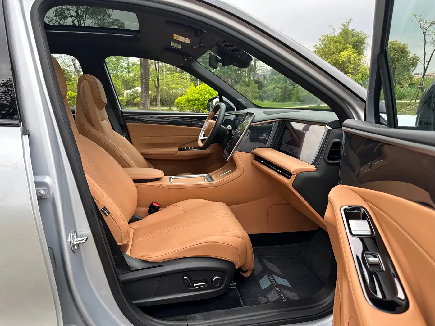 Geely Galaxy Galaxy L7 2025 EM-i 115km Explorer+ Edition фото 31