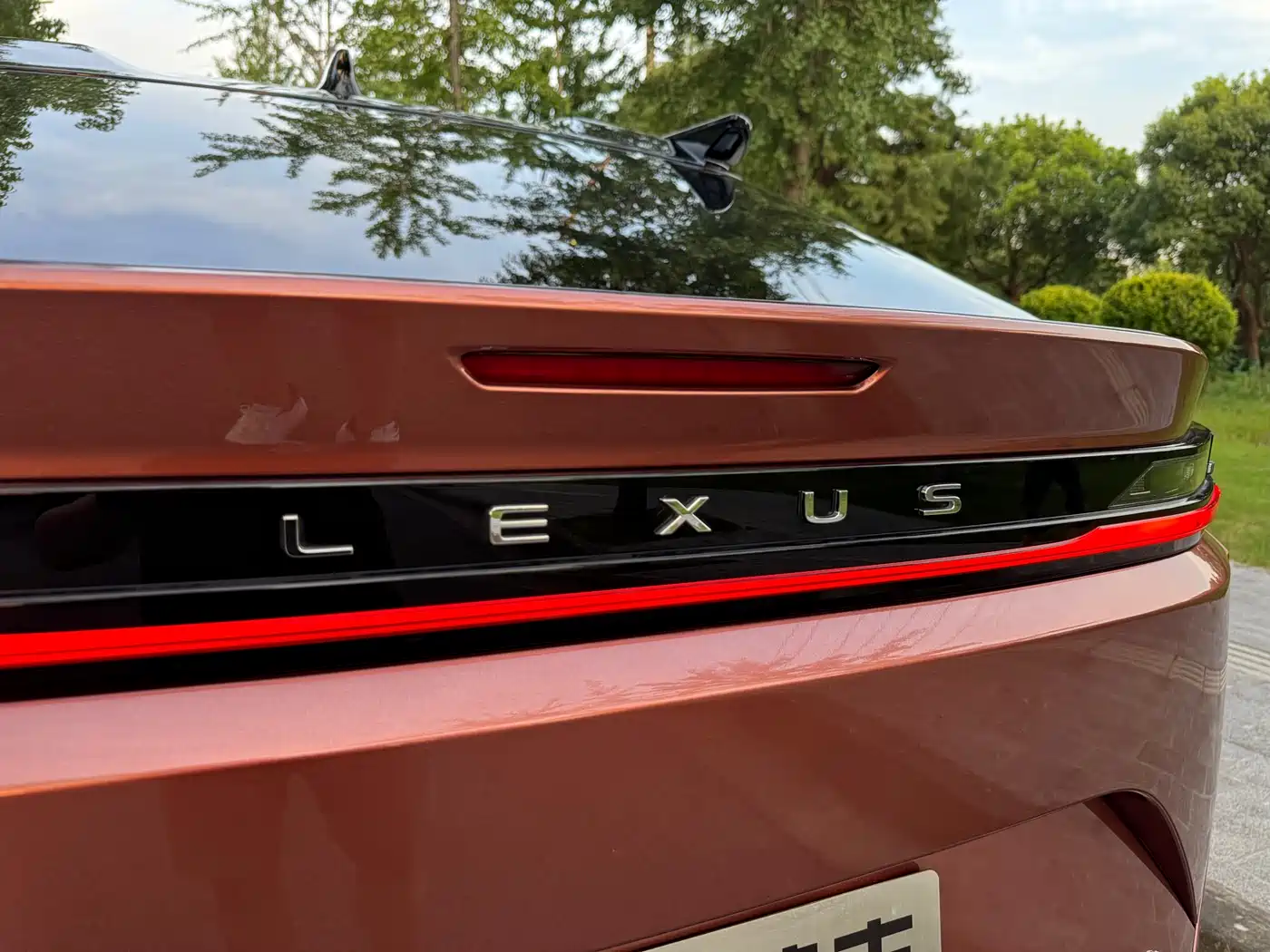 Lexus RZ 2023 450e 4WD Premium фото 15