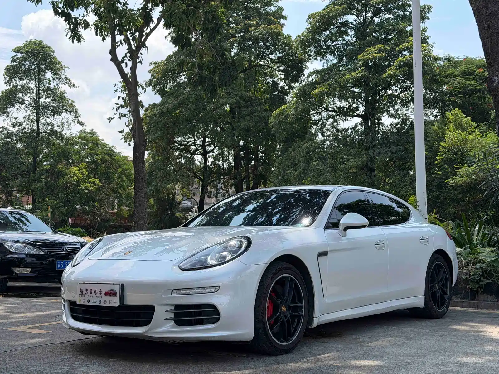 Photo 1 - Porsche Panamera
