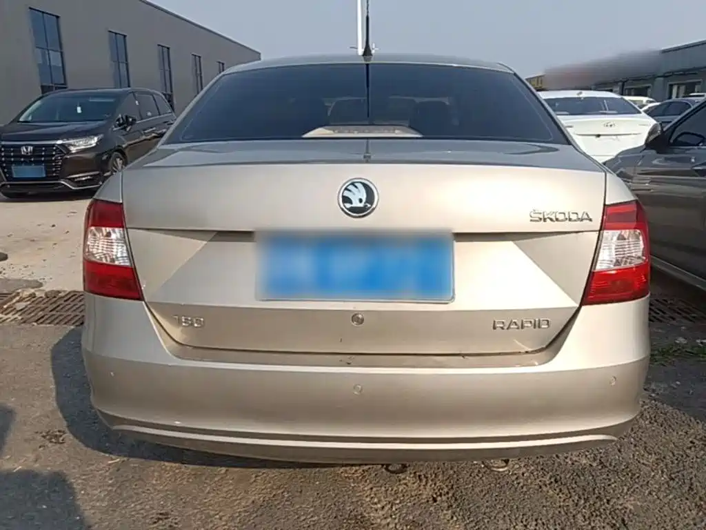 Photo 6 - Škoda Rapid
