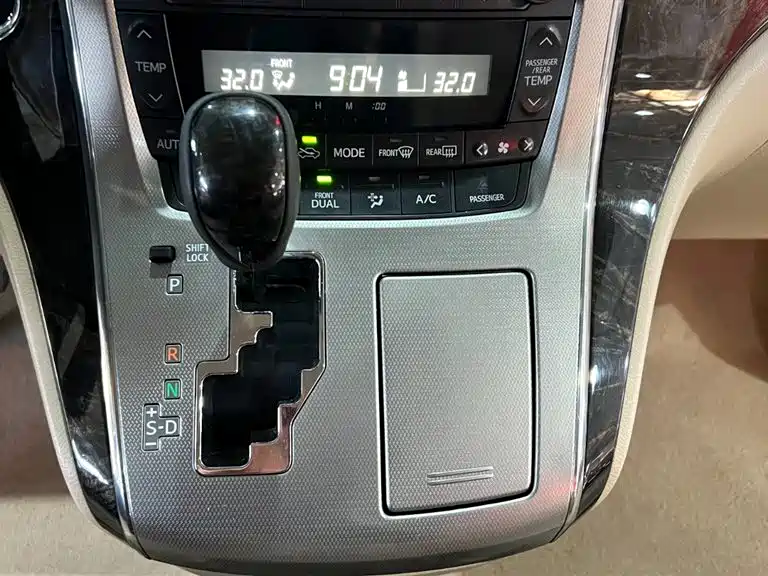 Toyota Alphard 2015 3.5L Luxury Edition фото 20