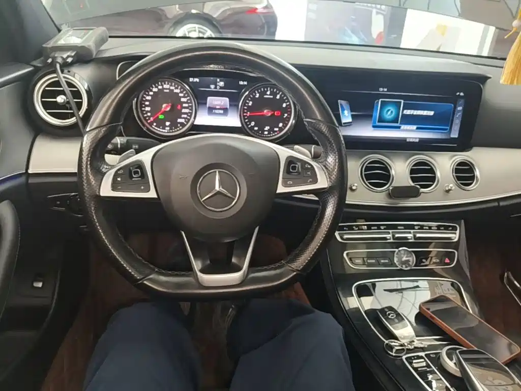 Фото 11 - Mercedes-Benz E-Class