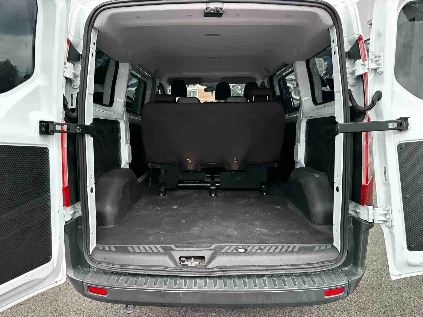 Ford Transit 2023 2019 2.0T Diesel Multi-Purpose Commercial Vehicle Short Wheelbase Low Roof 6-Seater China VI