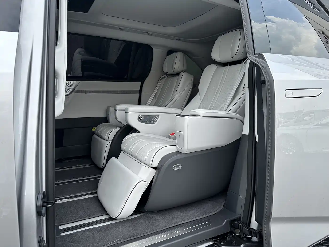 XPeng X9 2025 2025 Extended Range Edition