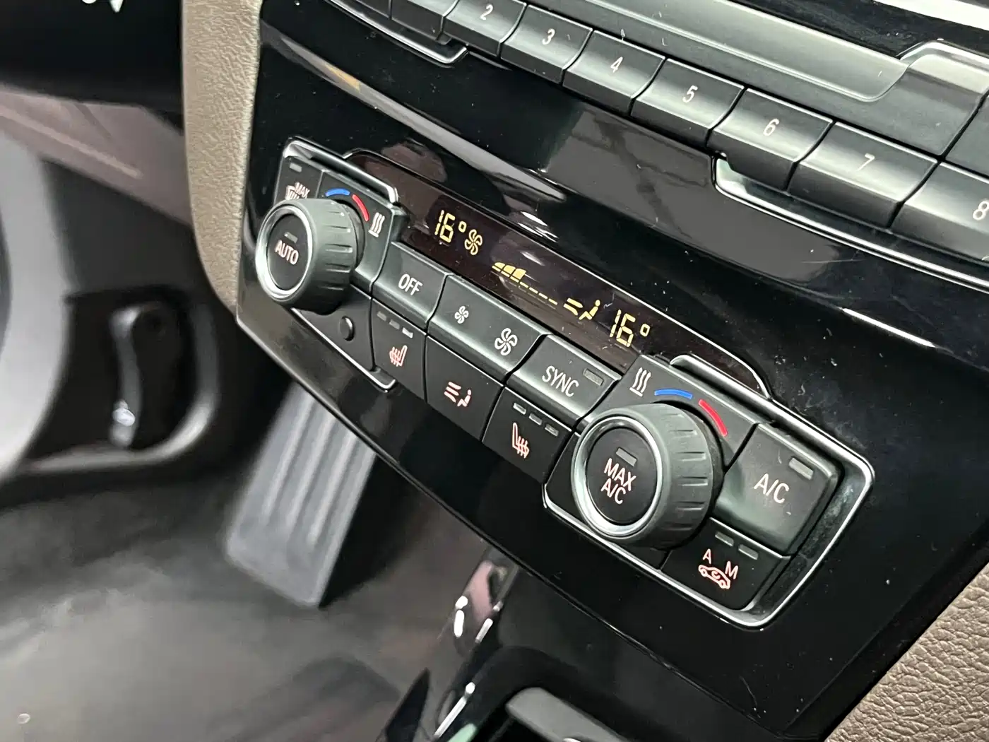 BMW X1 2018 sDrive18Li Premium Model фото 23