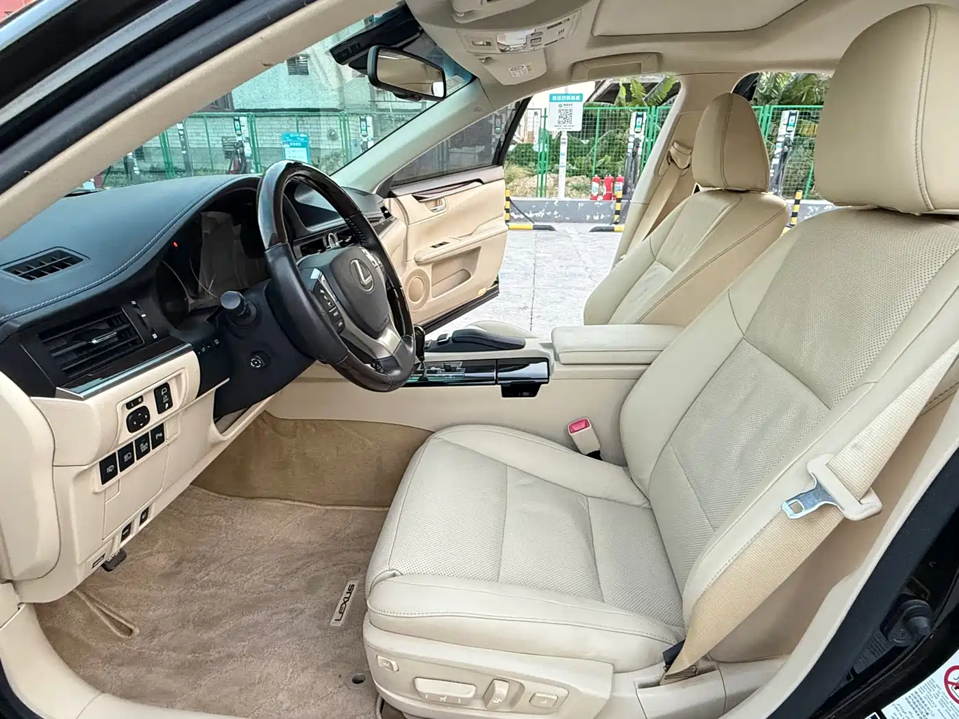 Lexus ES 2013 300h Luxury Edition фото 4