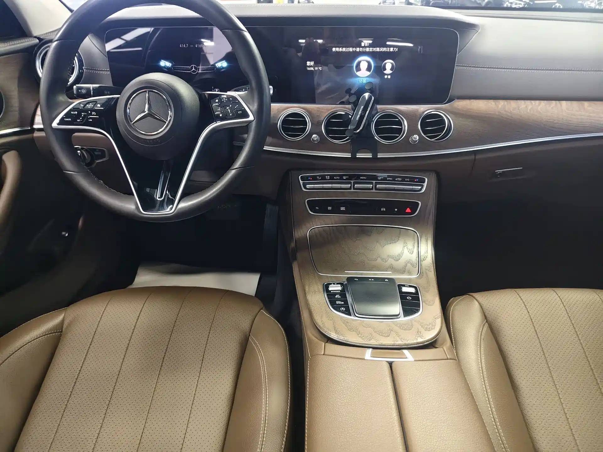 Фото 8 - Mercedes-Benz E-Class