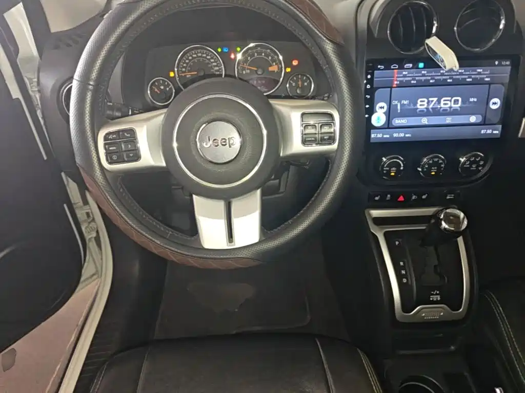 Фото 11 - Jeep Compass (Import)