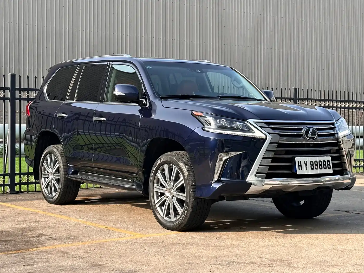 Lexus LX 2016 570 Luxury Premium Edition фото 2