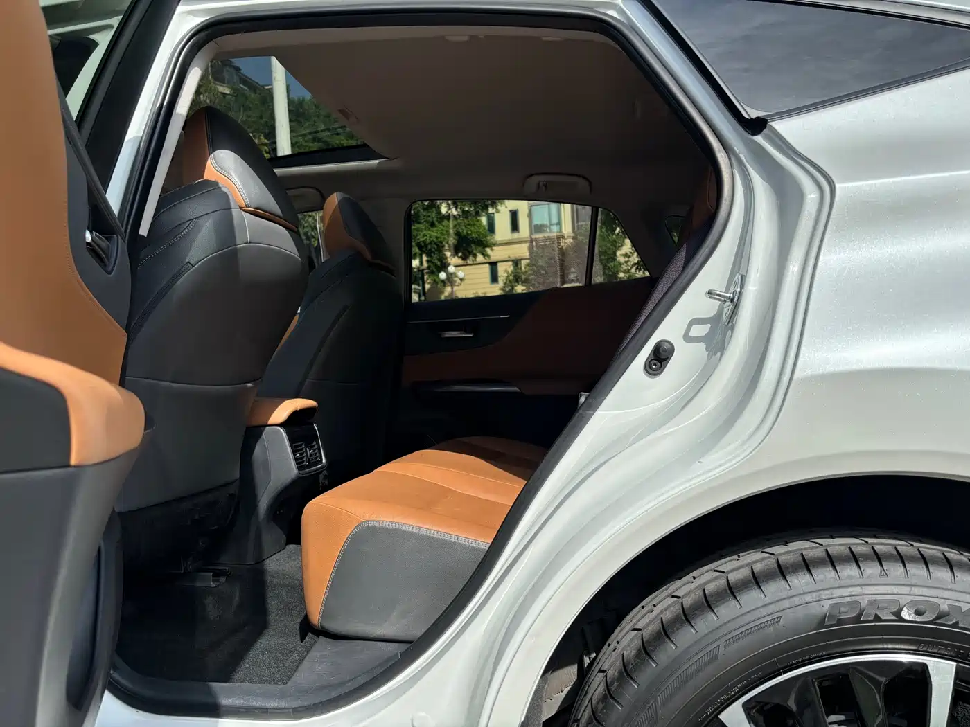Toyota Venza 2023 2.0L CVT FWD Premium фото 9
