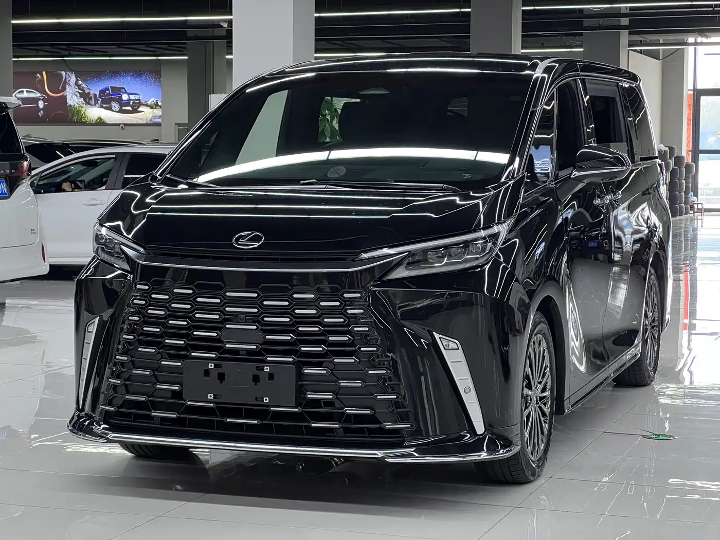 Lexus LM 2024 2023 500h 6-Seater Prestige Edition
