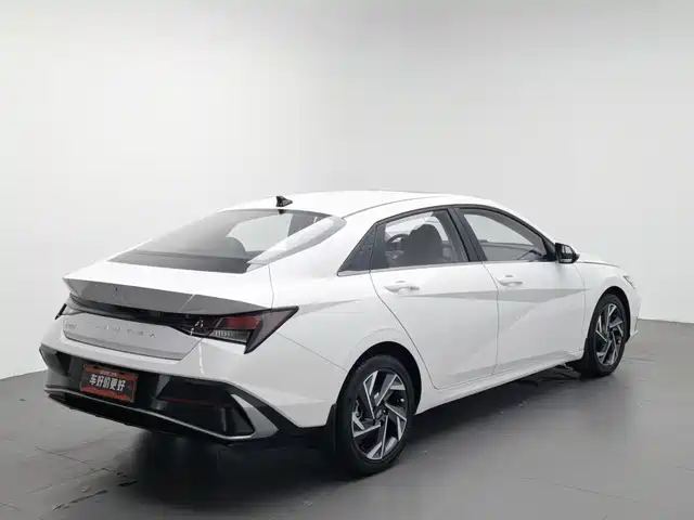 Hyundai Elantra 2023 1.5L CVT GLX Elite Edition — фото 2