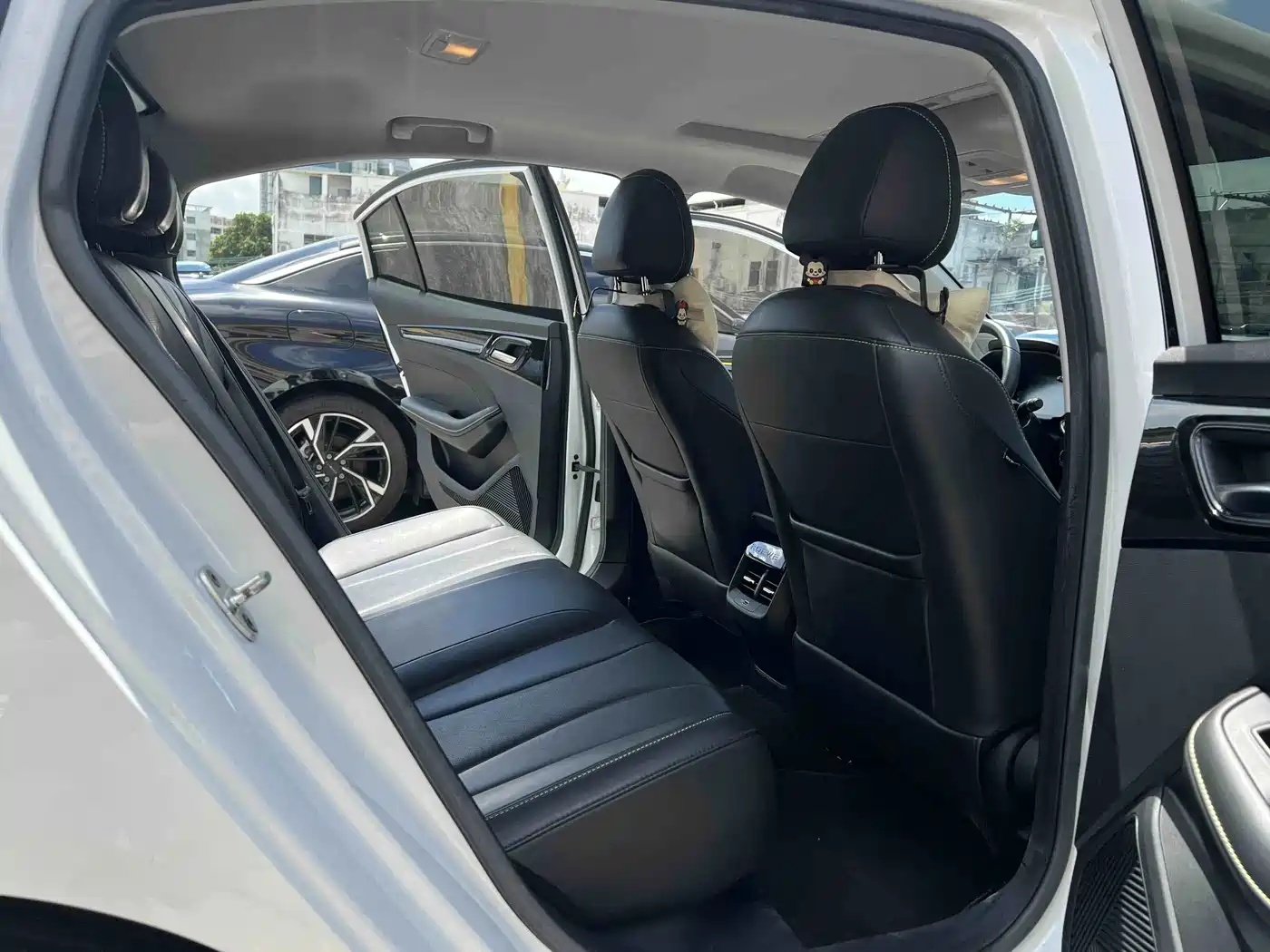 Фото 7 - Roewe i5