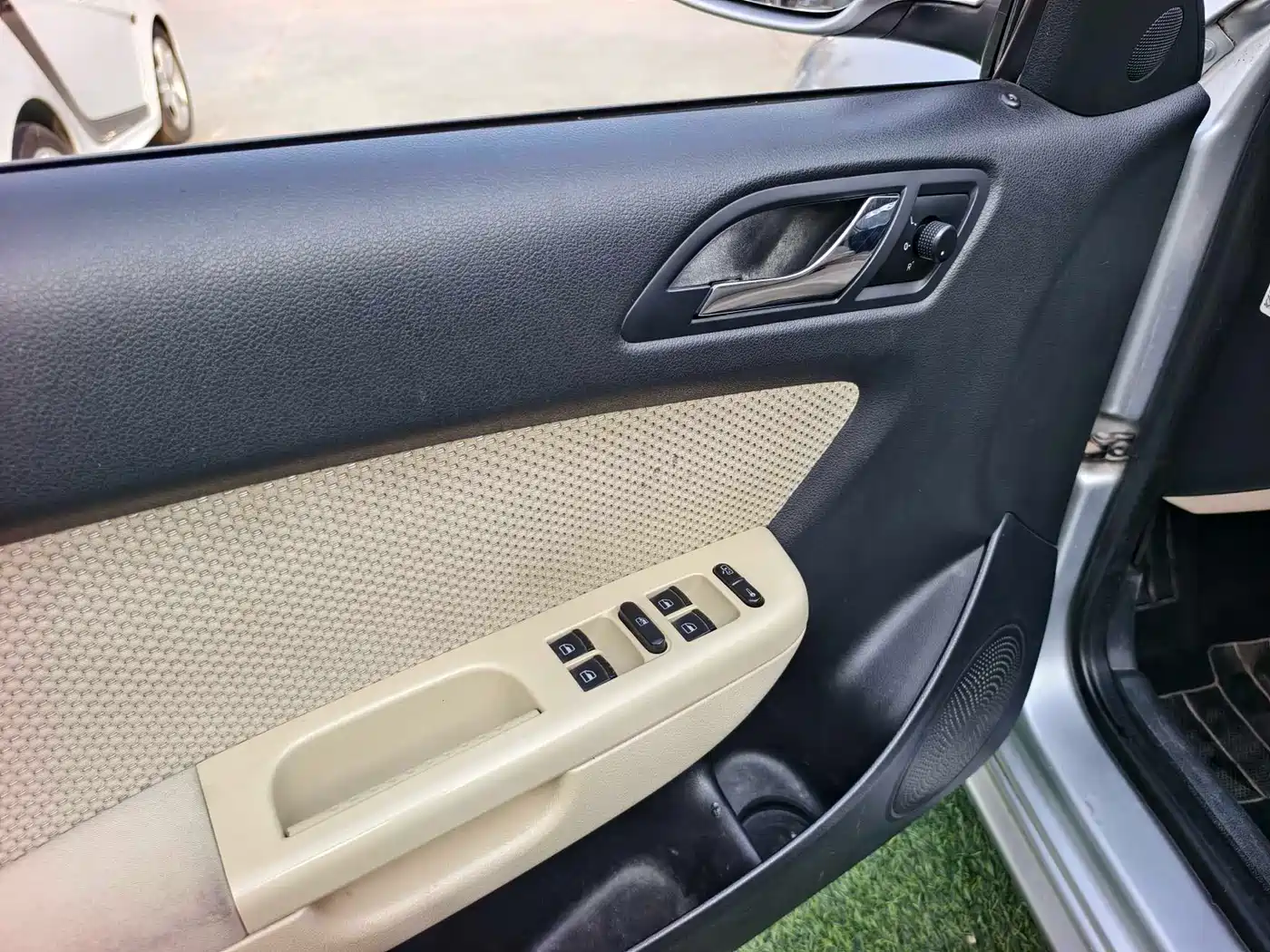Volkswagen Lavida 2011 1.6L Automatic Leisure Edition фото 5