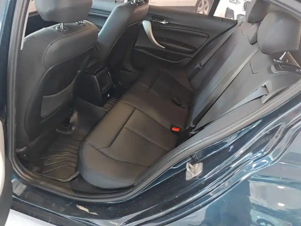 Photo 17 - BMW 1 Series (Import)