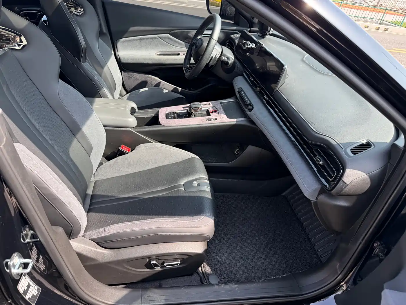 GAC Trumpchi Trumpchi Emkoo 2024 Model 400T Auto Shadow Leopard R MAX Edition фото 13