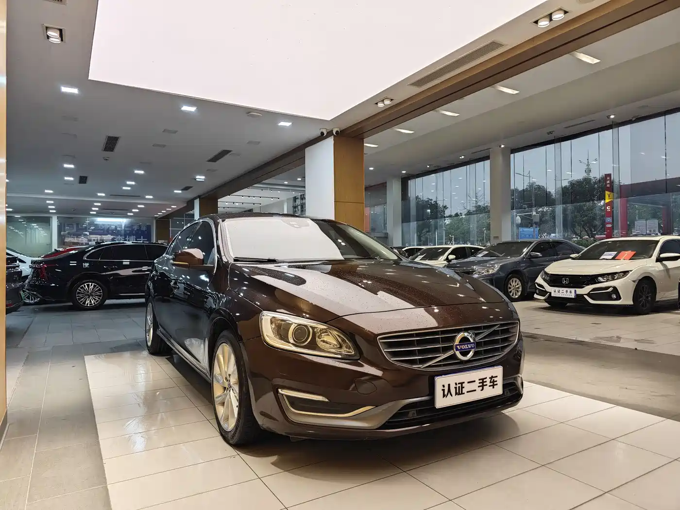 Фото 4 - Volvo S60