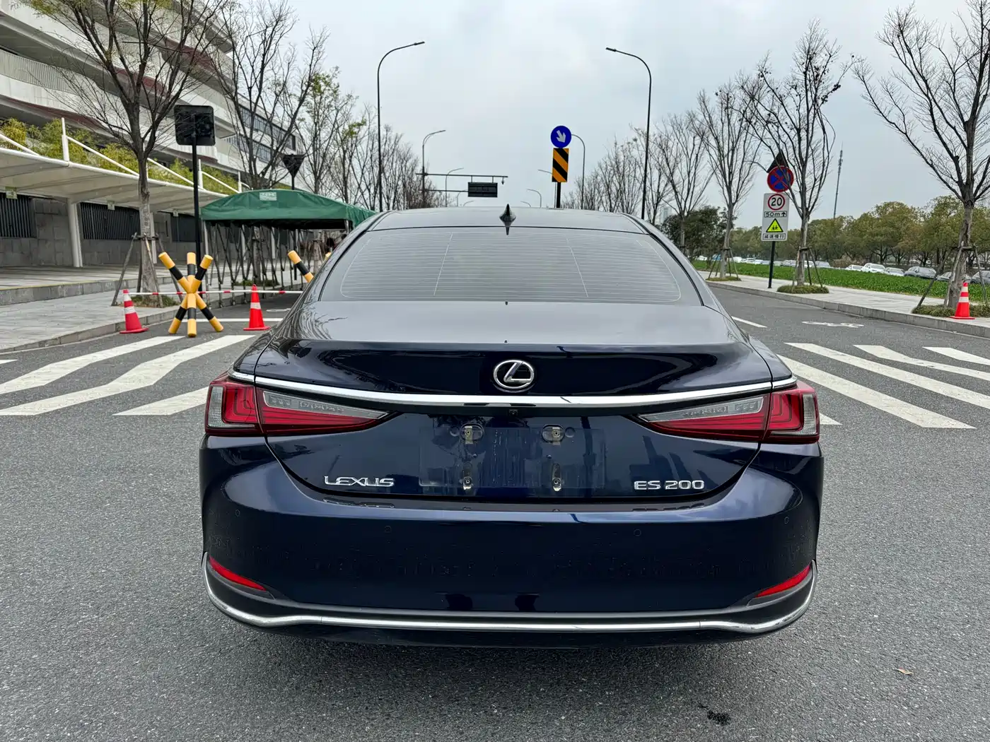 Lexus ES 2023 200 Excellence Edition фото 5