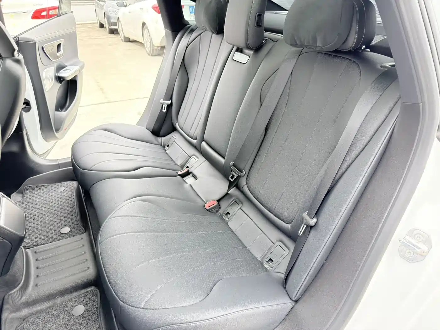 Mercedes-Benz EQE 2022 350 Luxury Edition фото 7