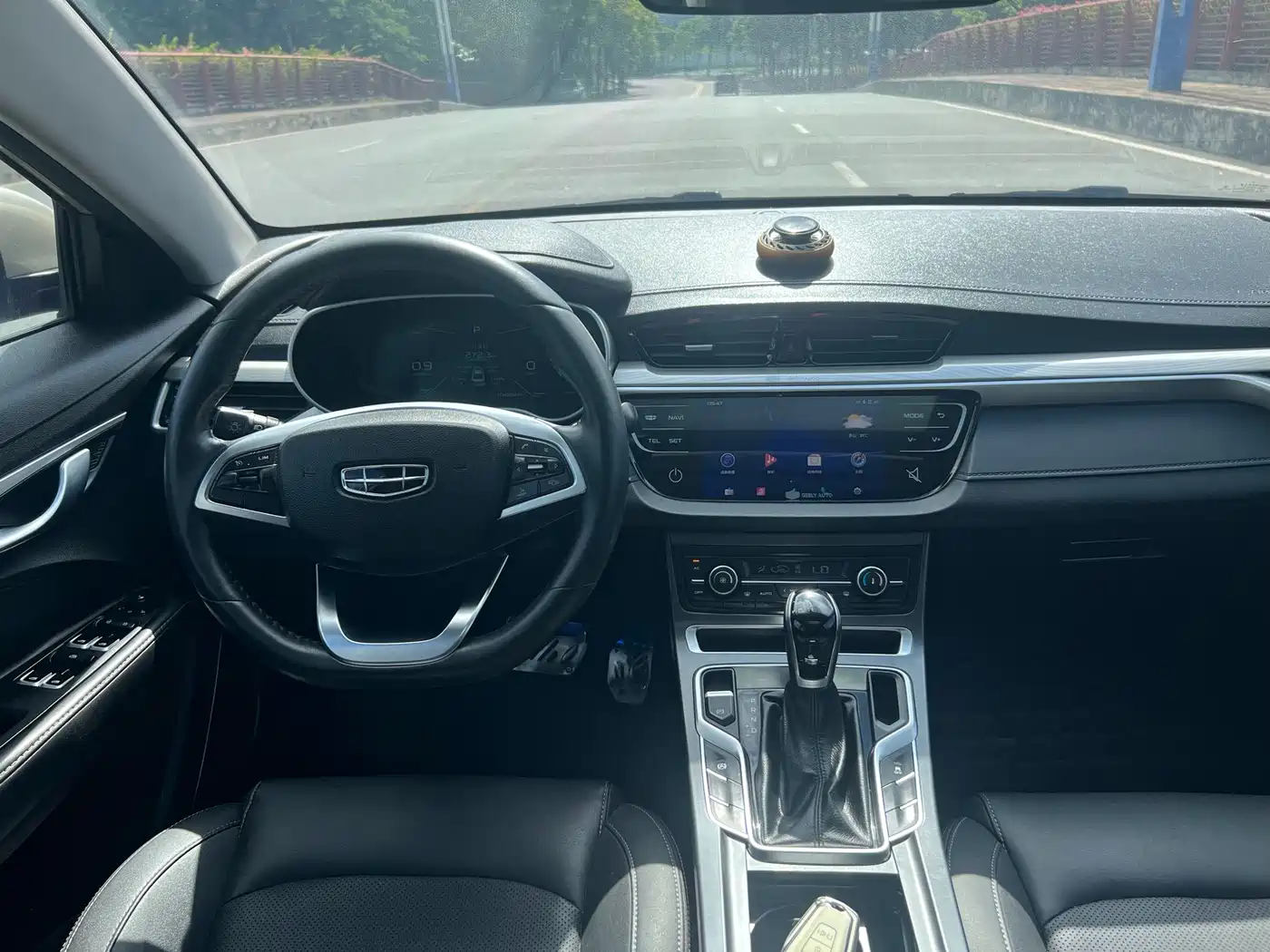 Фото 22 - Geely Emgrand