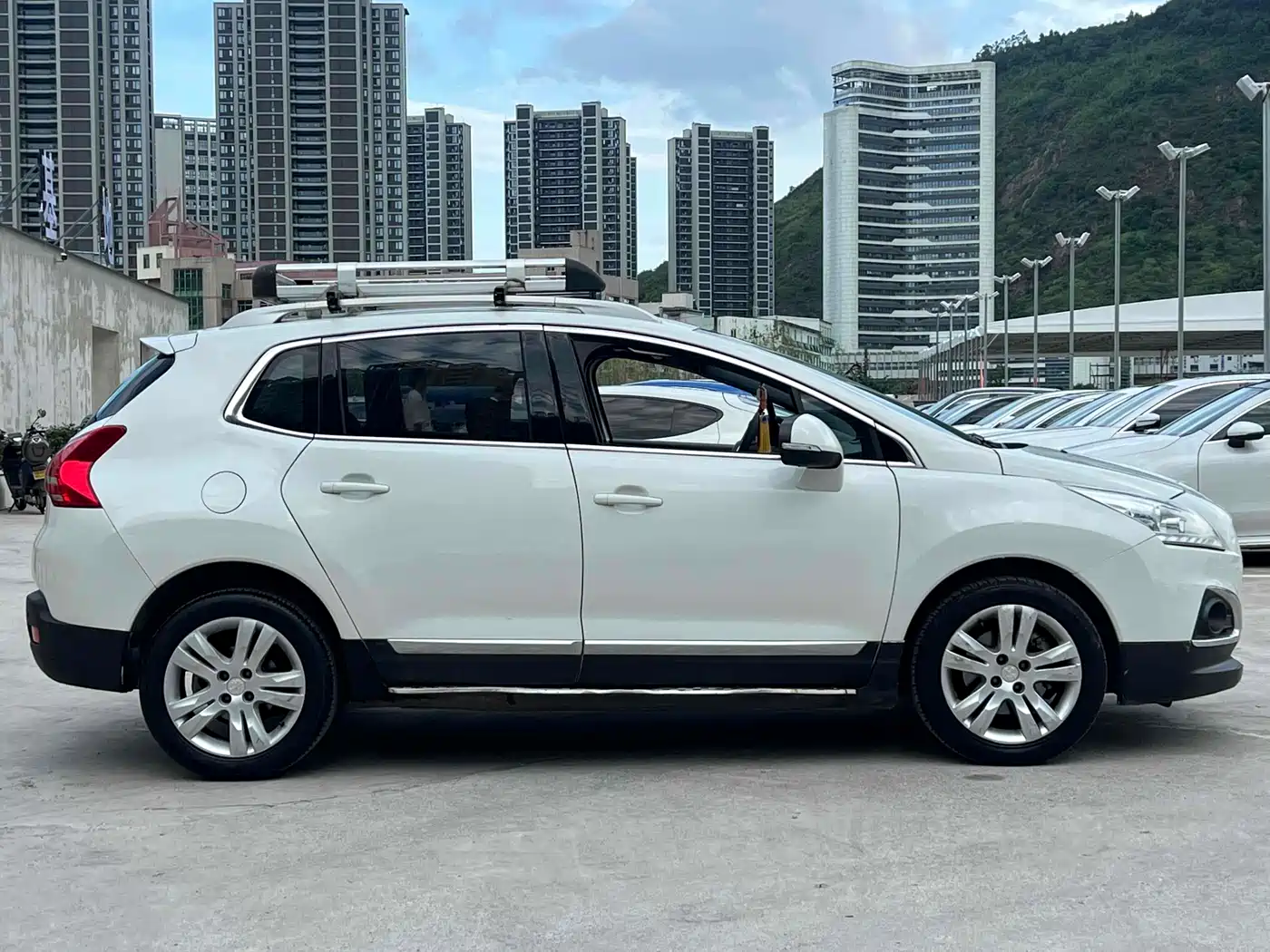 Peugeot 3008 2015 2.0L Automatic Trend Edition фото 3