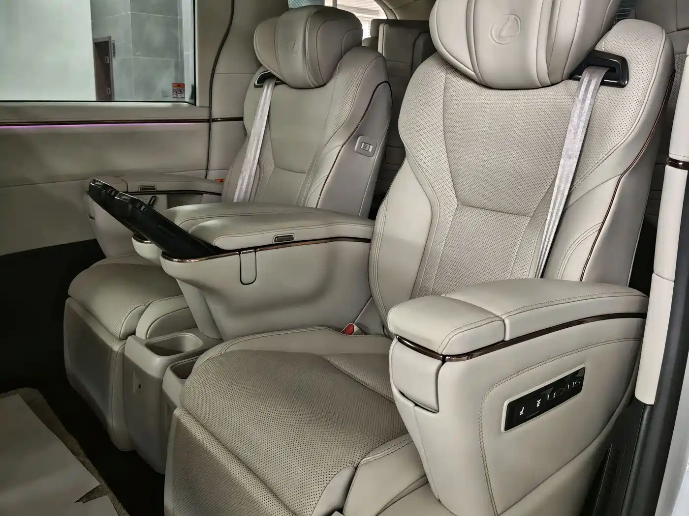 Lexus LM 2024 2023 500h 6-Seater Prestige Edition