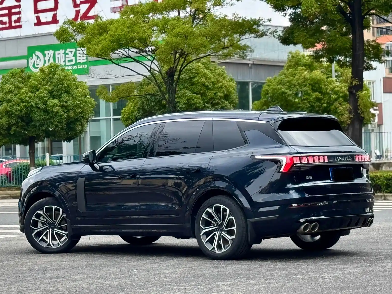 Photo 6 - Lynk & Co 09