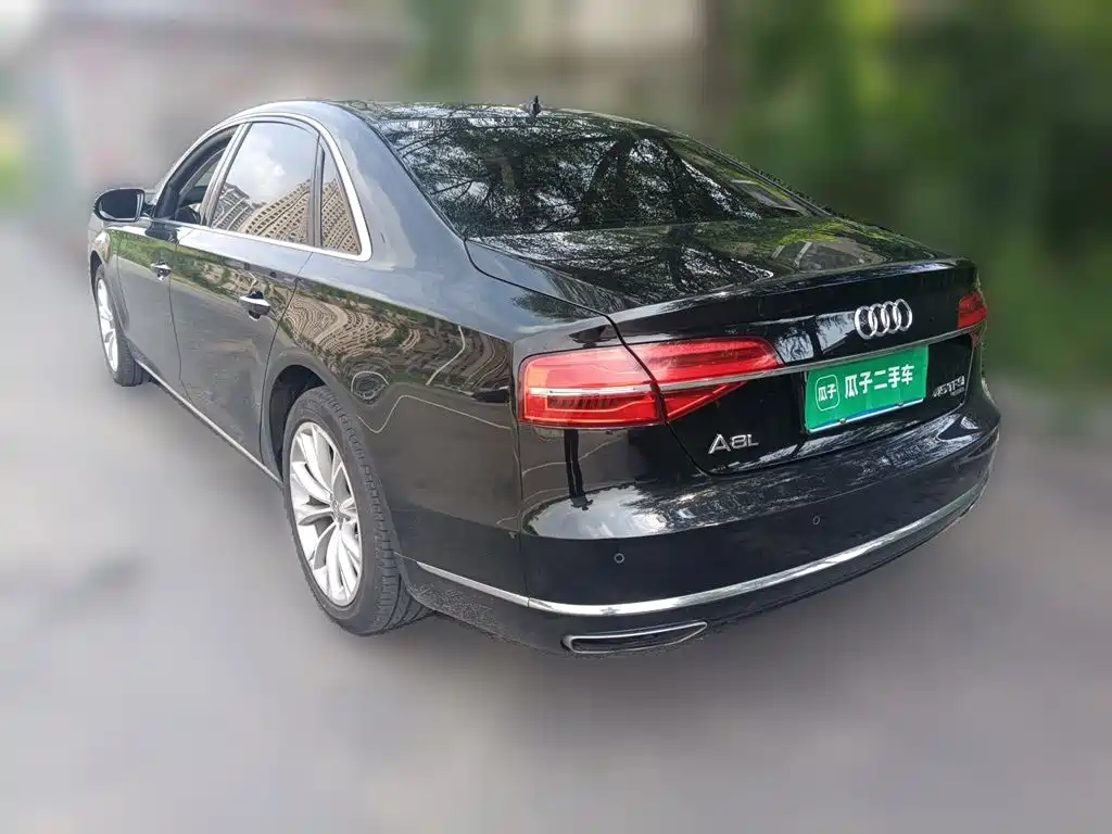 Photo 4 - Audi A8