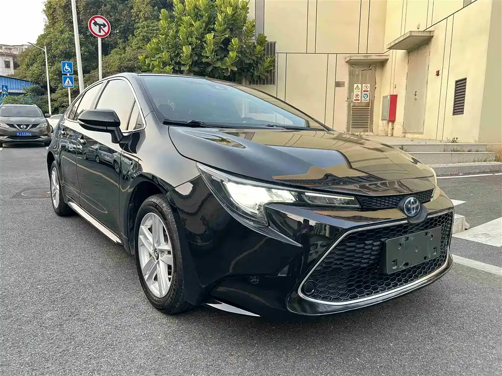 Toyota Levin 2021 Dual Engine 1.8H E-CVT Luxury Edition фото 6
