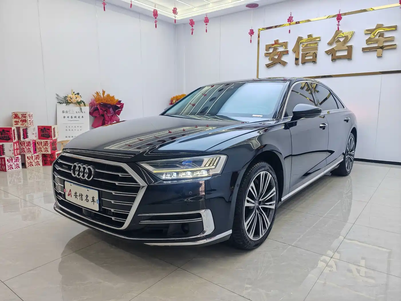 Фото 1 - Audi A8
