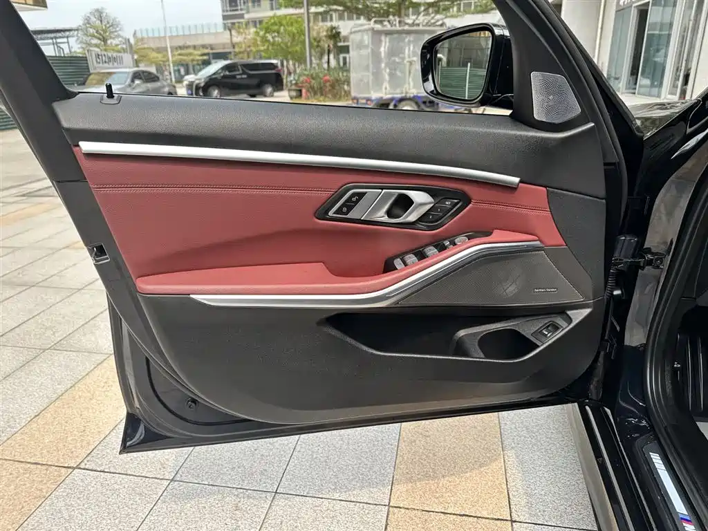 BMW 3 Series 2024 325Li M Sport Shadowline Package фото 24