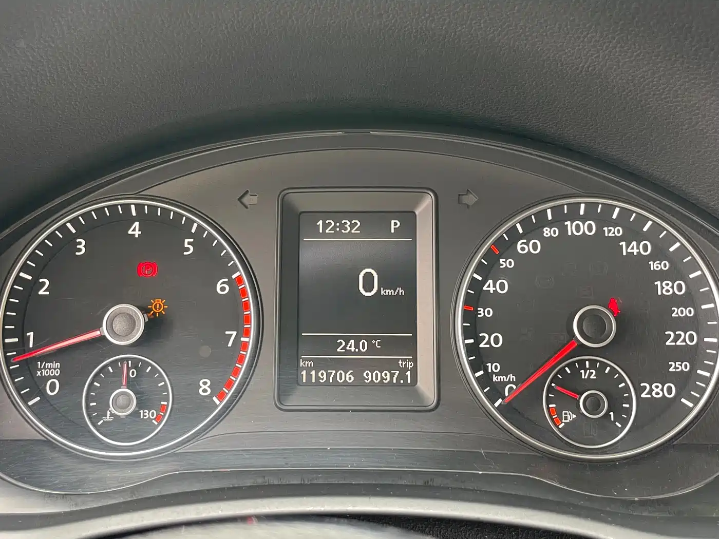 Volkswagen Scirocco 2015 1.4TSI Trend Edition фото 14