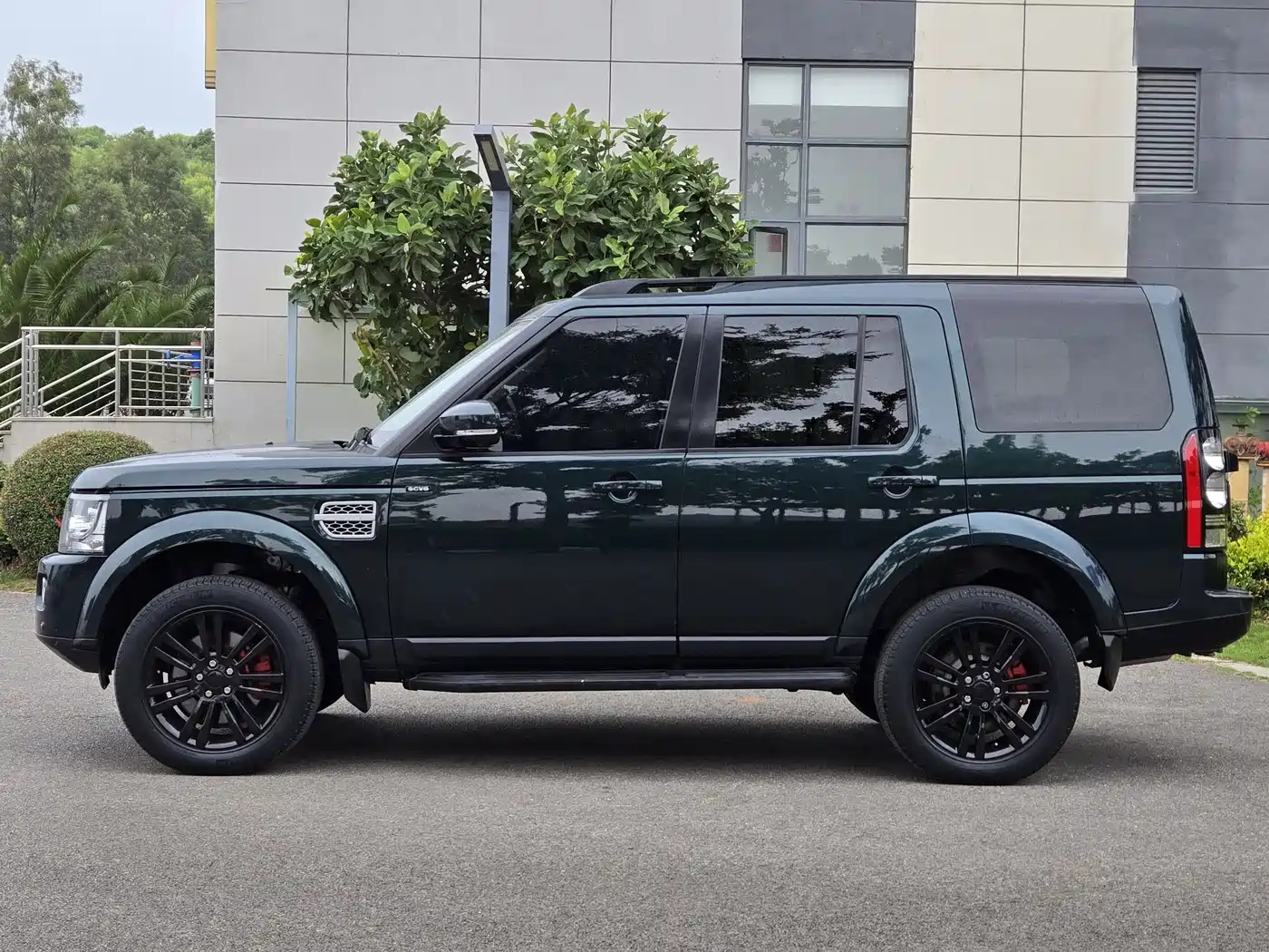 Land Rover Discovery 2015 3.0 SC V6 HSE фото 4