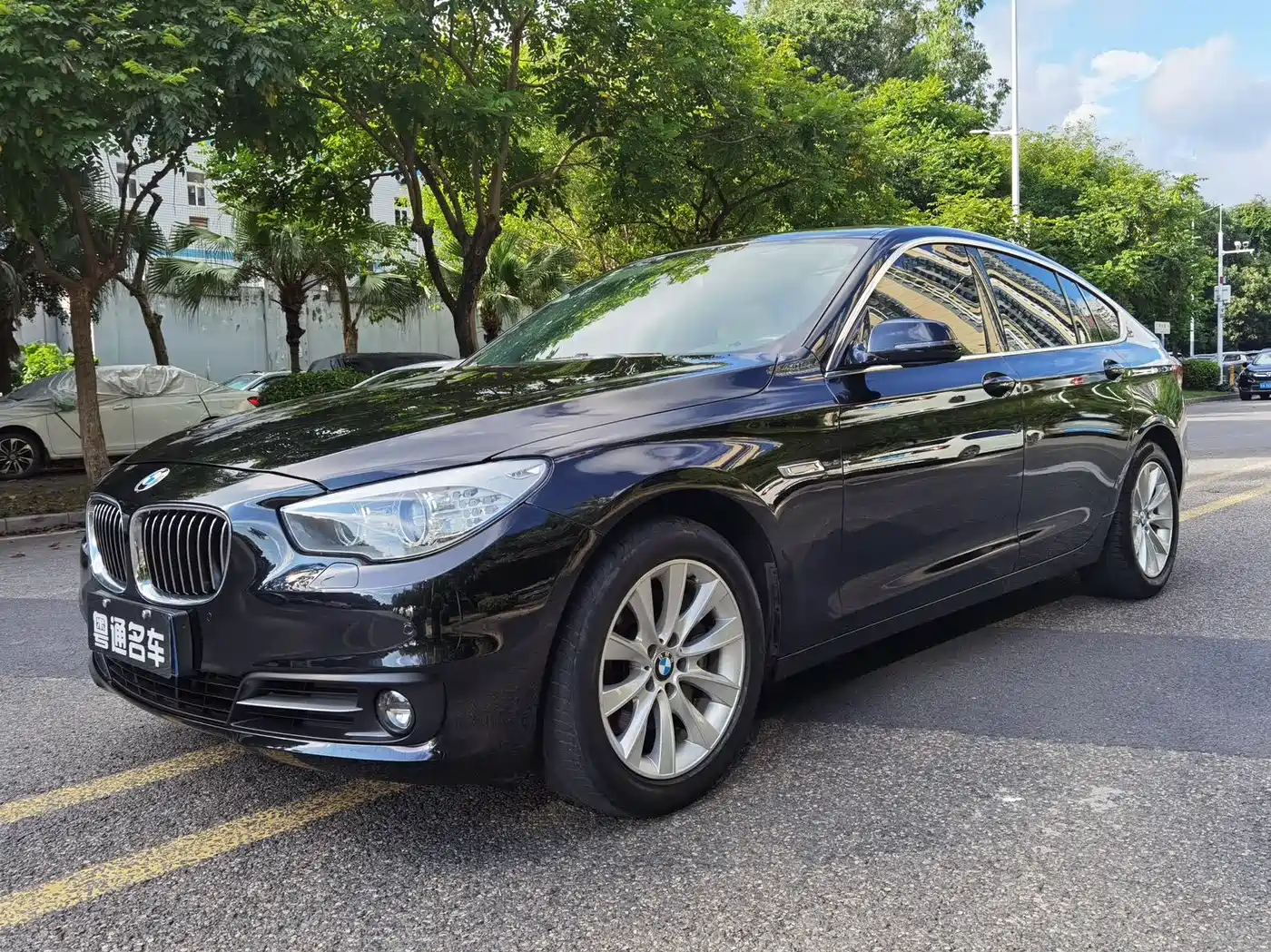 BMW 5 Series GT 2014 528i Leading