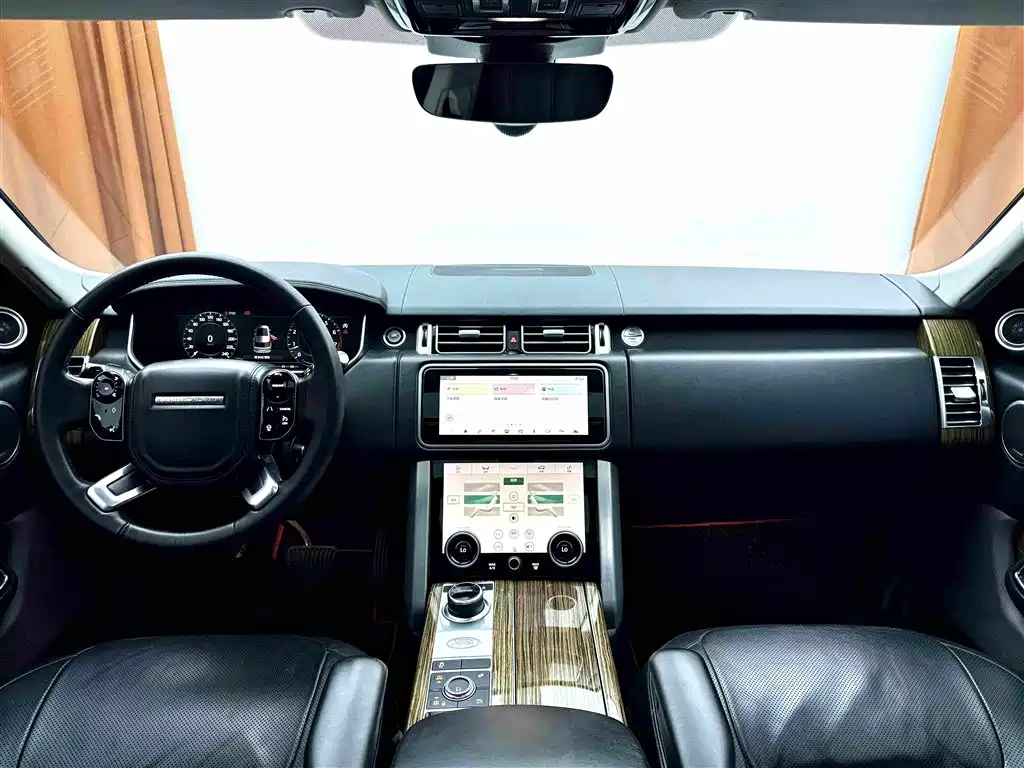 Photo 9 - Land Rover Range Rover