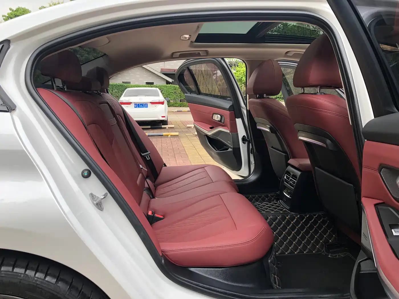 BMW 3 Series 2022 Facelift 325Li M Sport Shadow Edition фото 23