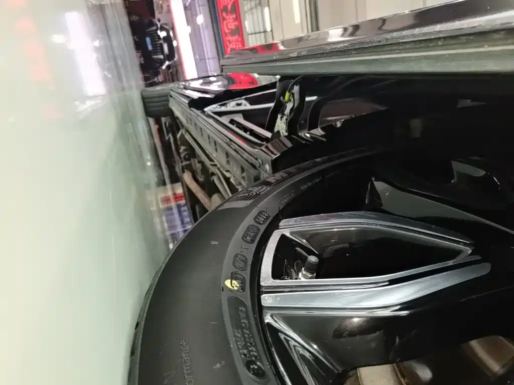 Hongqi HQ9 2023 2023 2.0T Smart Connect Flagship