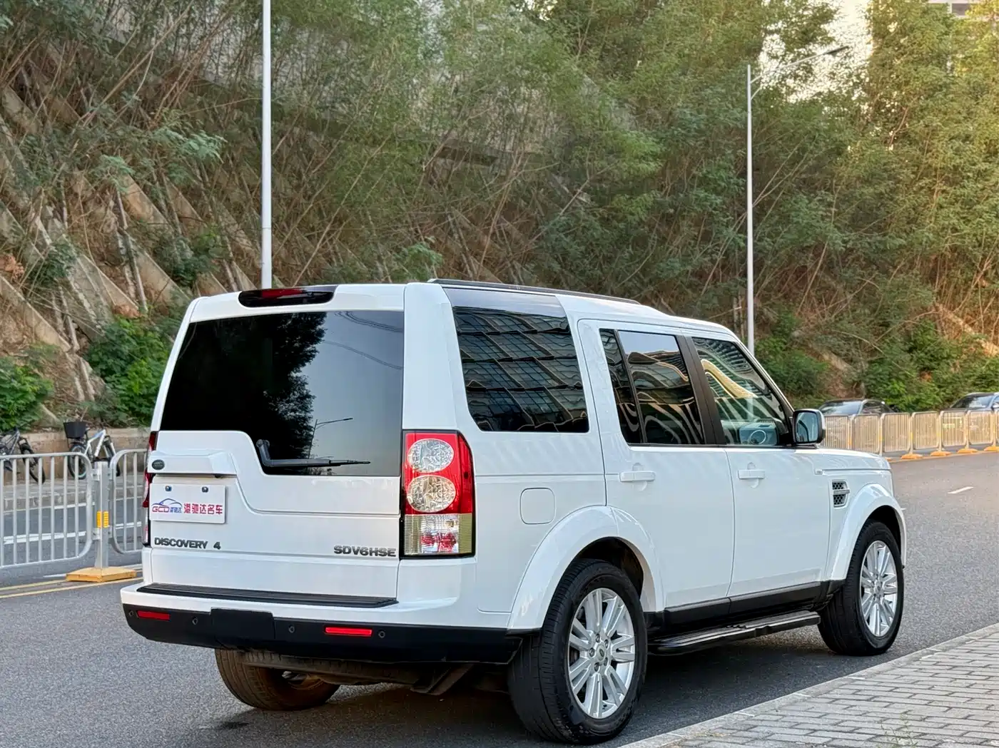 Land Rover Discovery 2011 3.0 SDV6 HSE Diesel фото 4