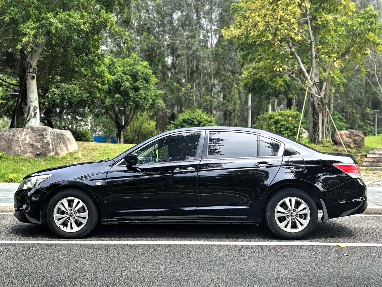 Фото 14 - Honda Accord
