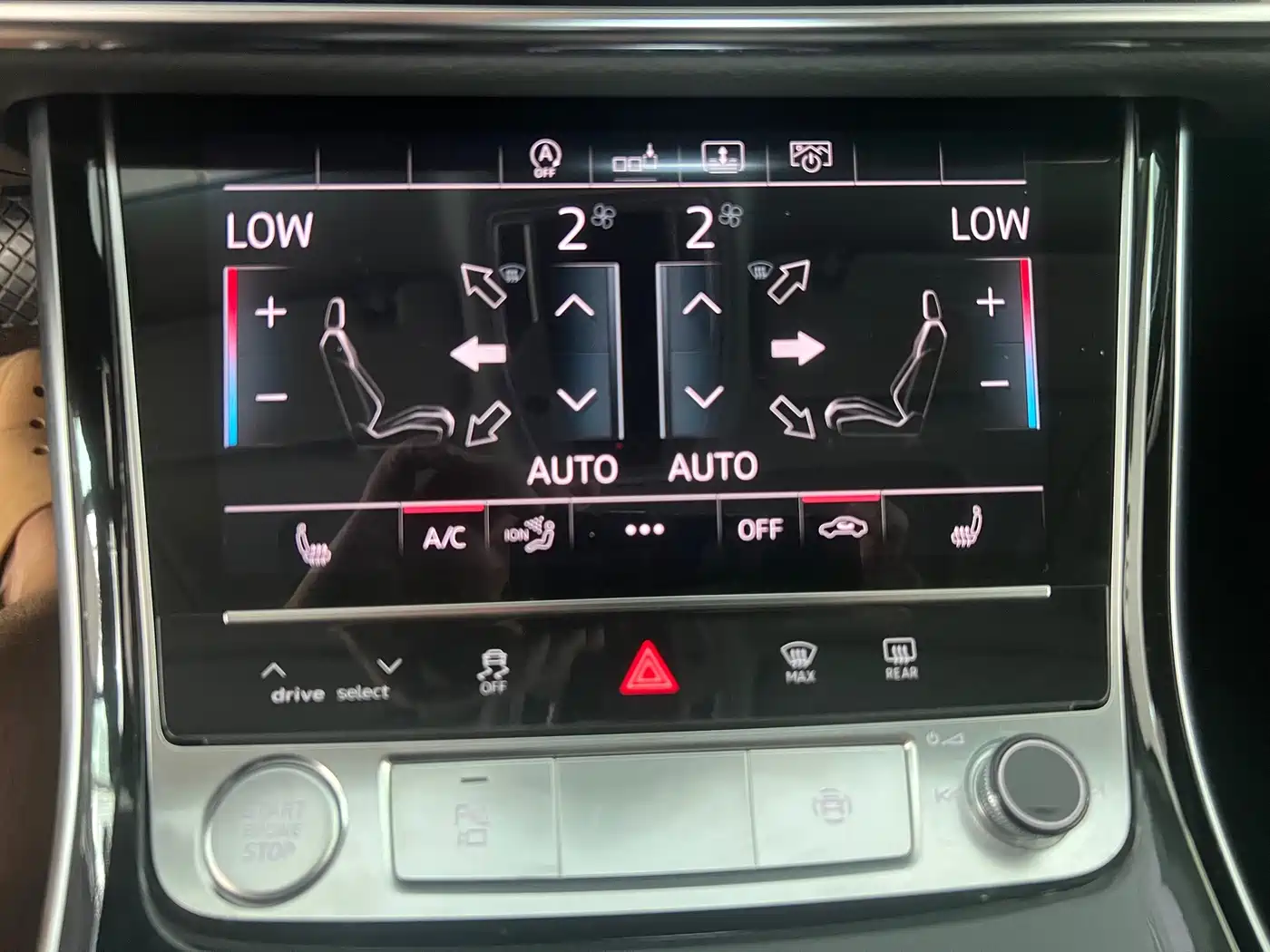 Photo 15 - Audi A8
