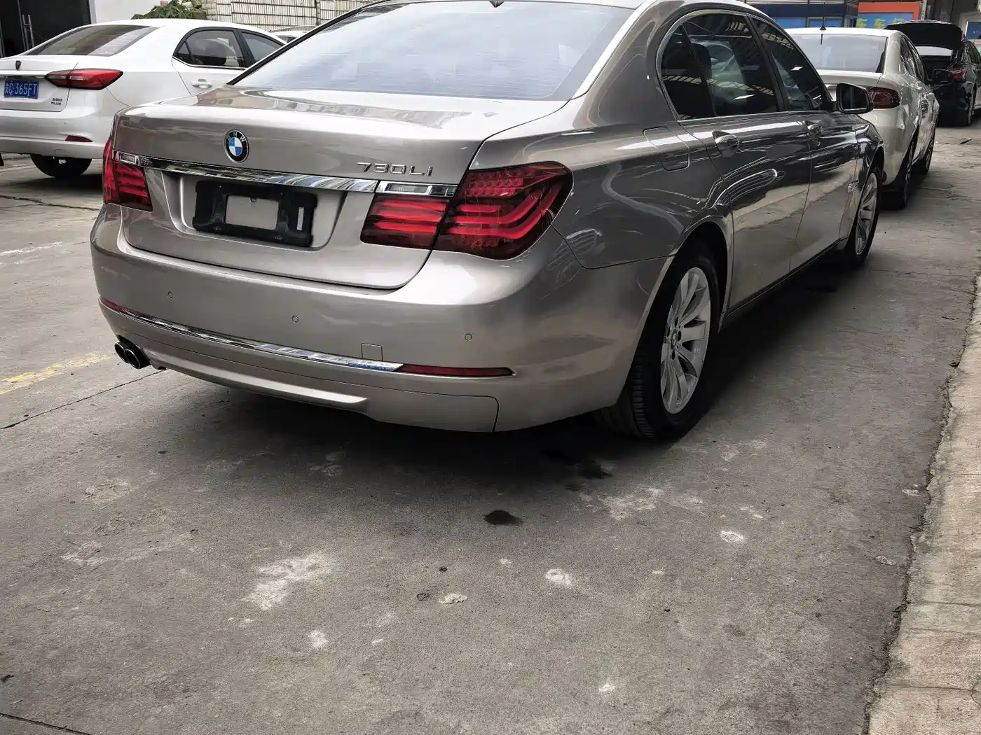 BMW 7 Series 2014 730Li Premium фото 6