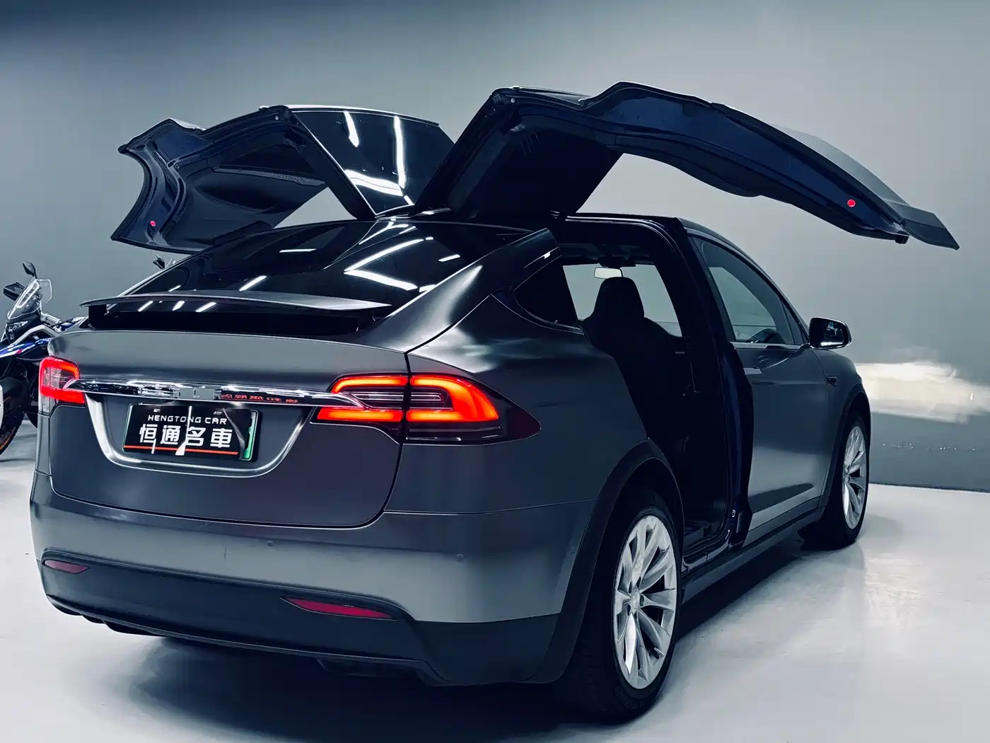 TESLA MODEL X