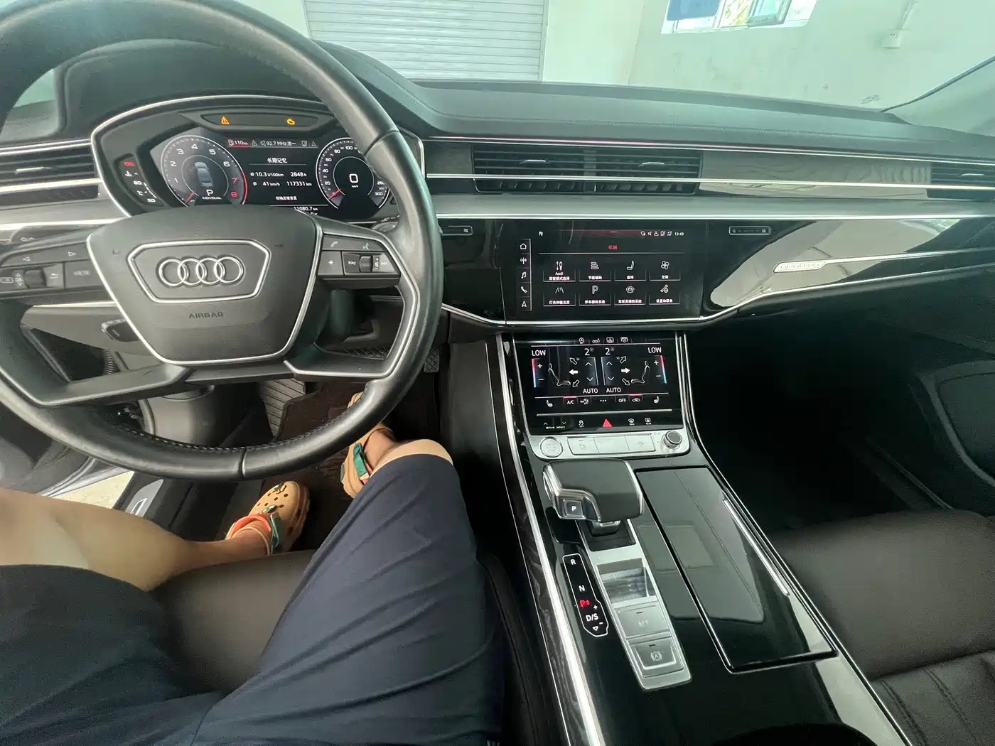 Photo 17 - Audi A8