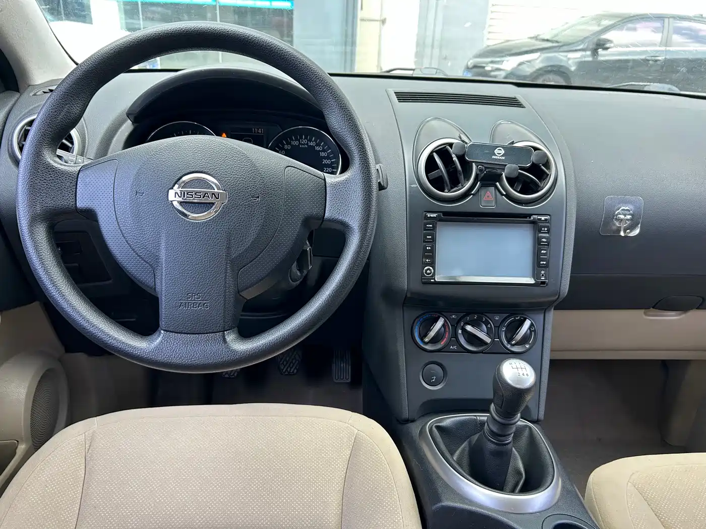 Nissan Qashqai 2011 2011 2.0XL Fire 6MT 2WD