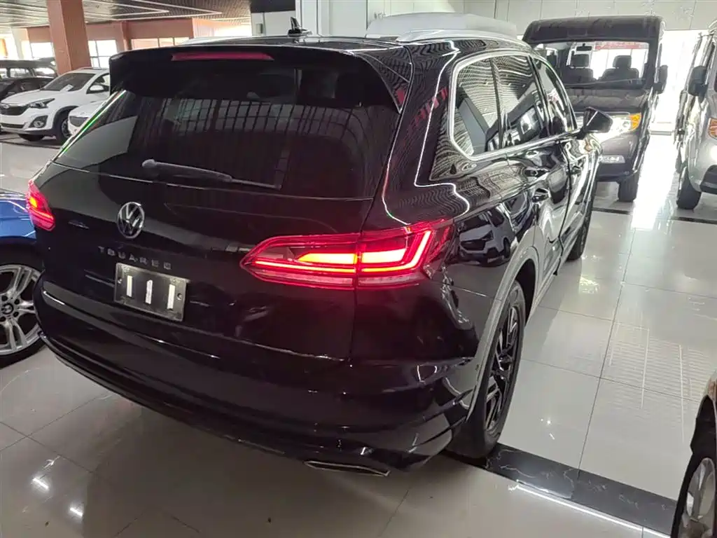 VOLKSWAGEN TOUAREG
