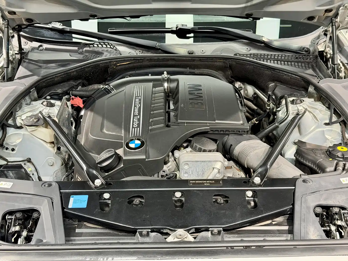 BMW 5 Series 2011 535Li Leading фото 18