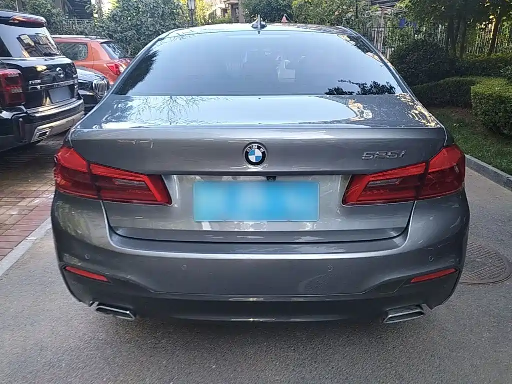 Photo 6 - BMW 5 Series (Import)