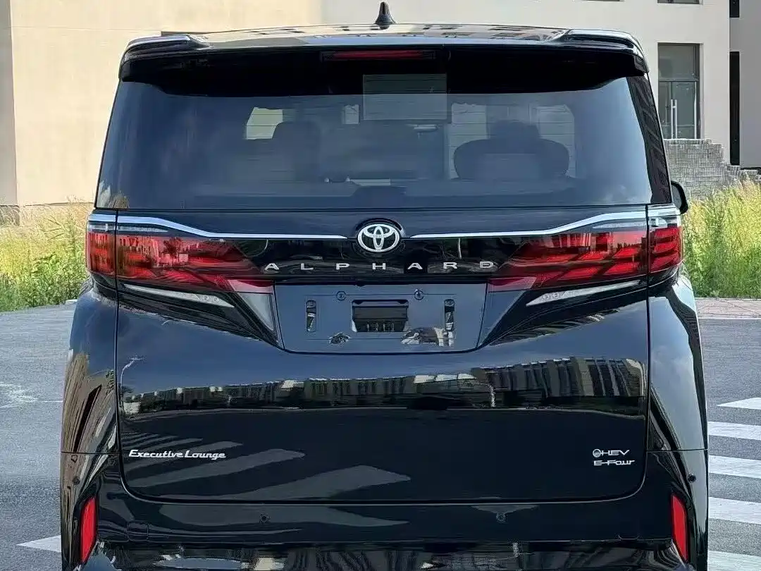 Toyota Alphard 2025 Hybrid 2.5L Ultimate Gold Edition фото 6